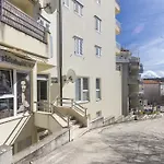 Apartment Jelas