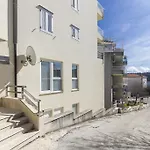 Apartment Jelas